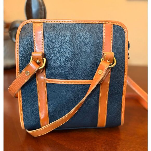 DOONEY & BOURKE - Vtg. All Weather Leather (AWL) Shoulder Bag/Navy & British Tan - Picture 5 of 16